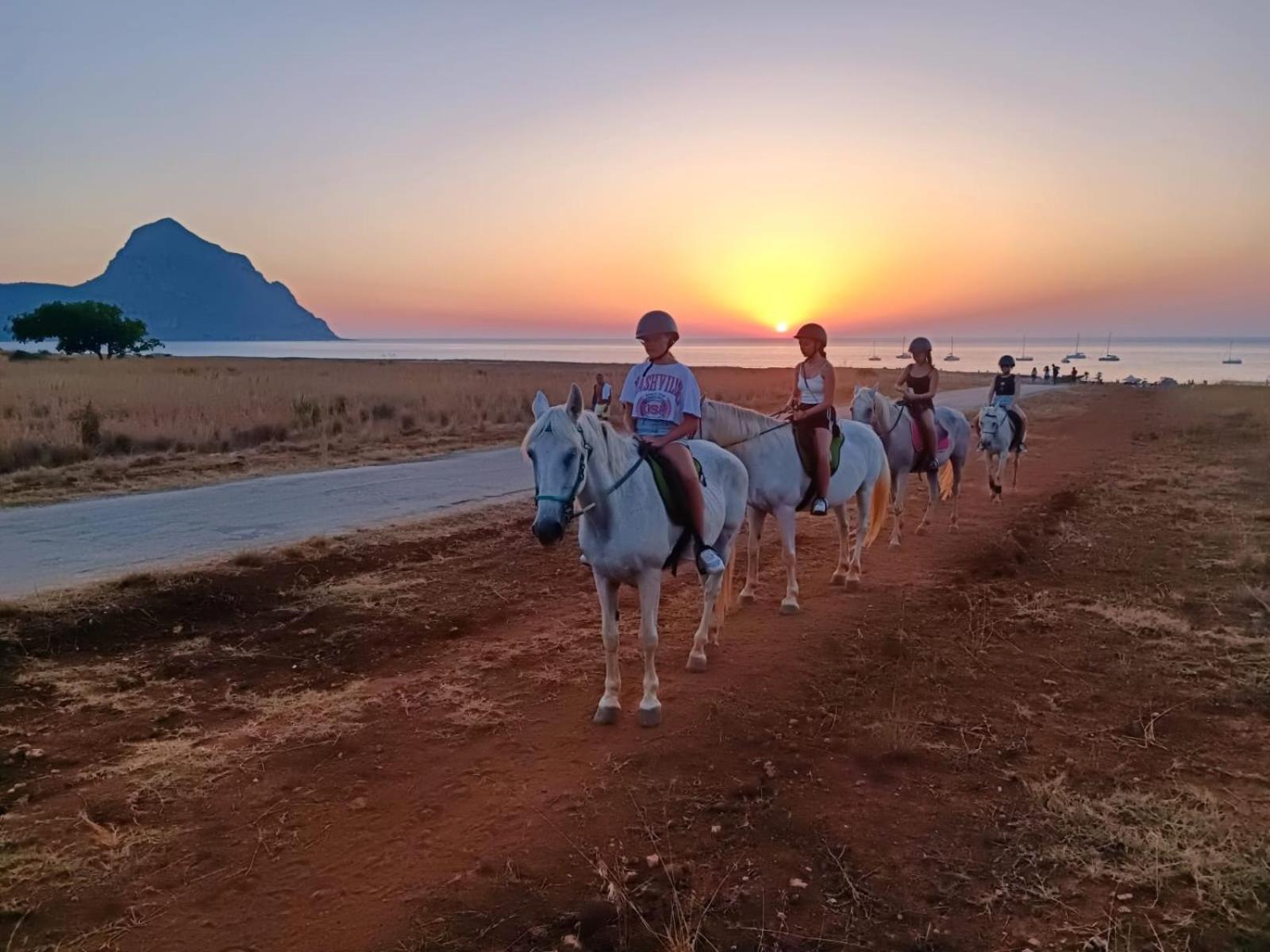 L'Oasi Una Pineta Sul Mare กุสโตนาชี ภายนอก รูปภาพ